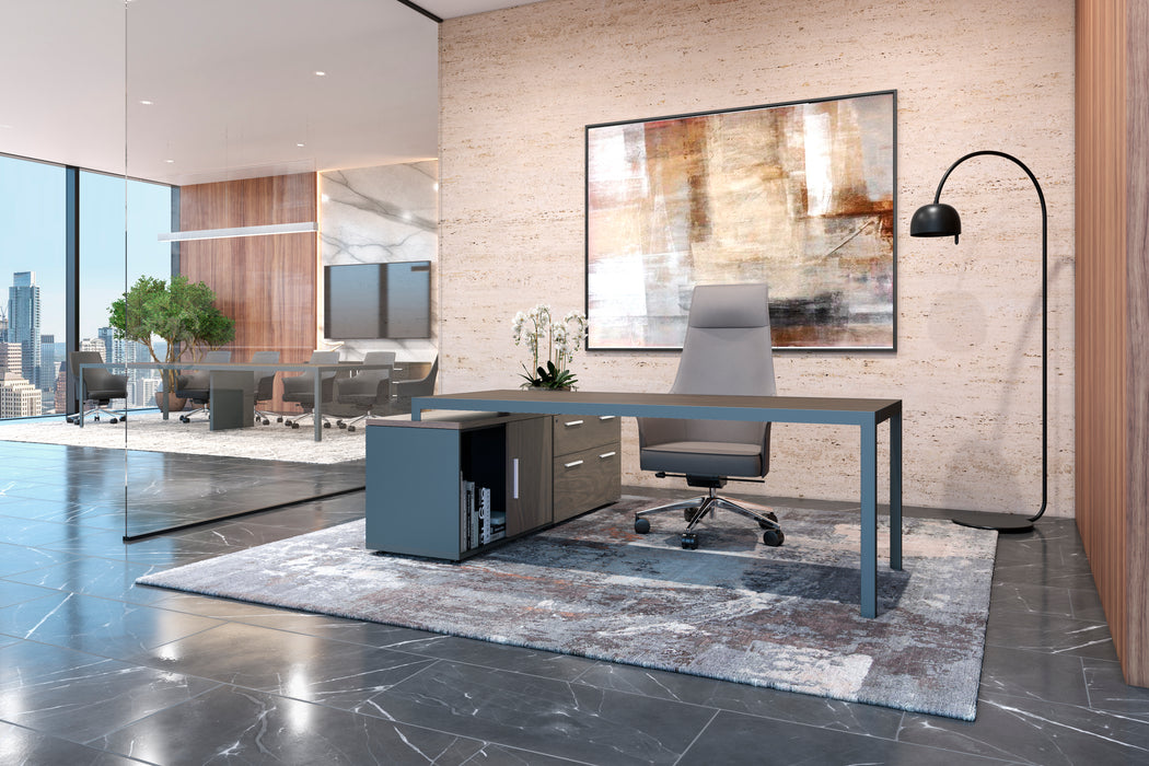 Escritorio de Dirección Studio con Credenza Lateral y Estructura en Aluminio